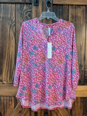 NWT Dear Scarlett Lizzy womens sz L pink floral Wrinkle Free Easy Care Blouse